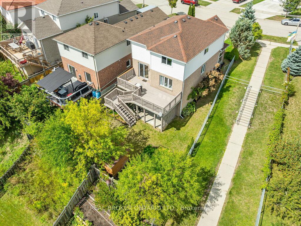 Photo 6 of 141 Hollyridge Crescent, Kitchener ON