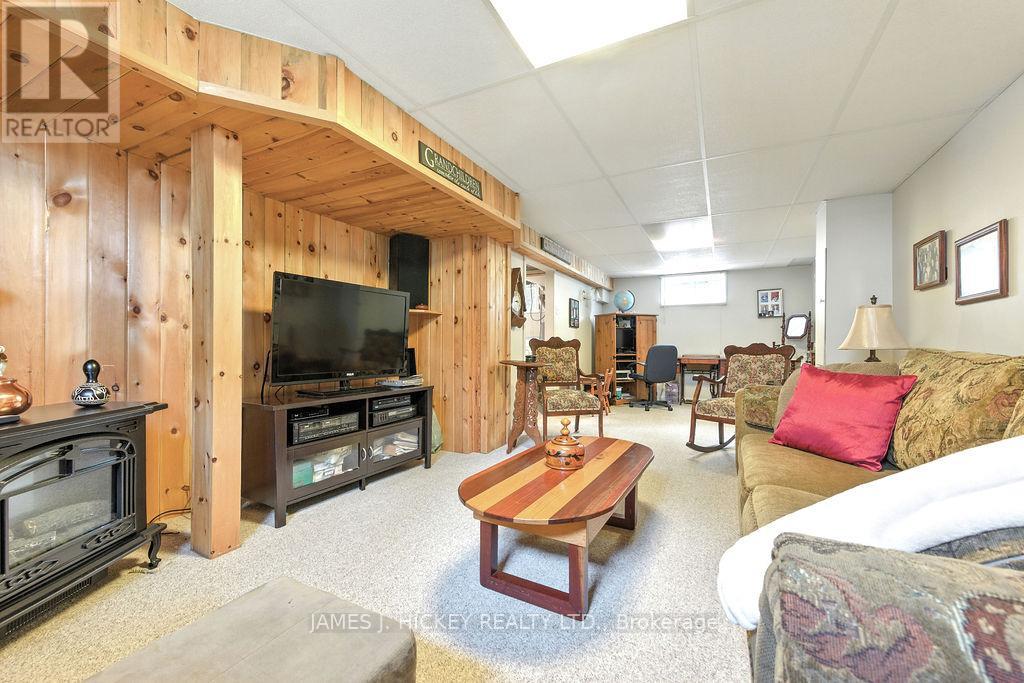 25 LAURENTIAN STREET - 20