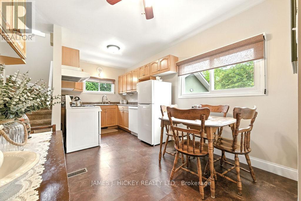 25 LAURENTIAN STREET - 8