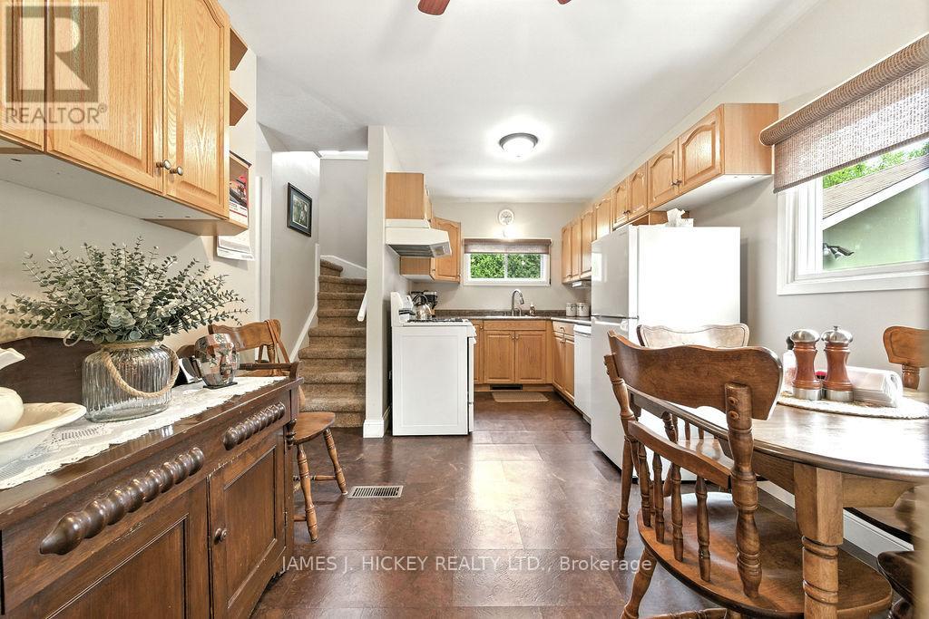 25 LAURENTIAN STREET - 9