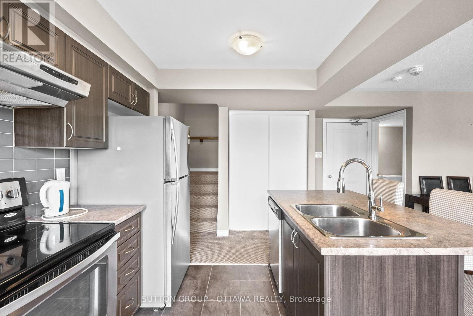Photo 11 of 474 Clearbrook Drive, Ottawa ON