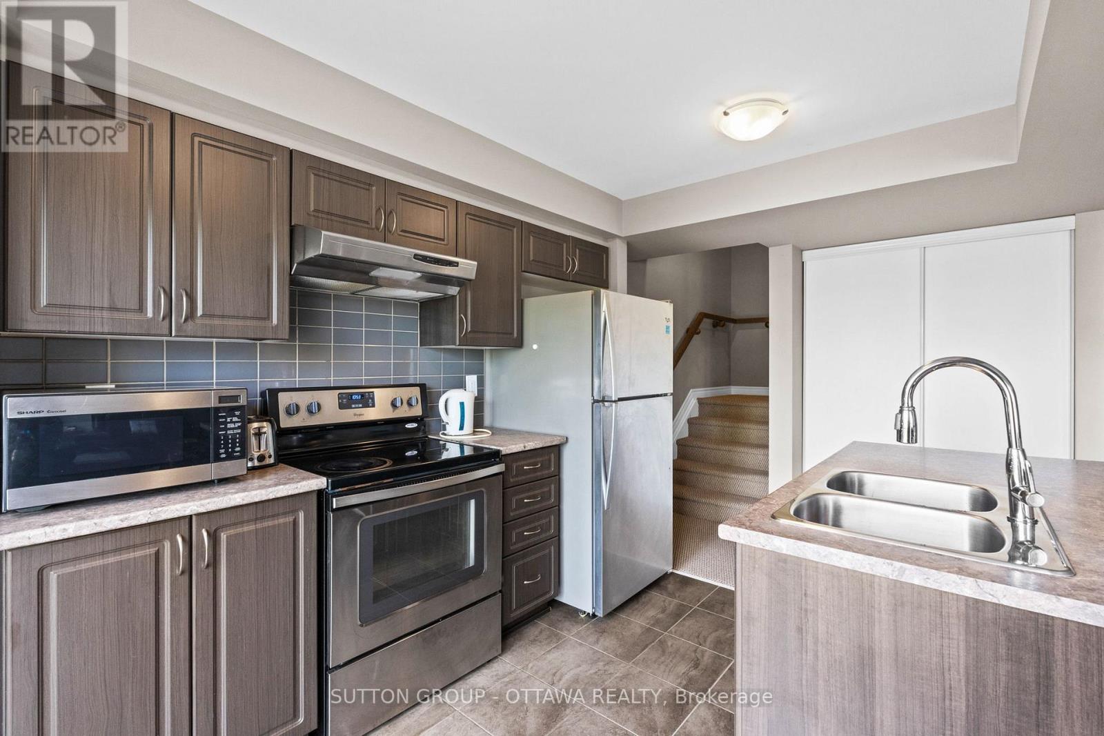 Photo 13 of 474 Clearbrook Drive, Ottawa ON