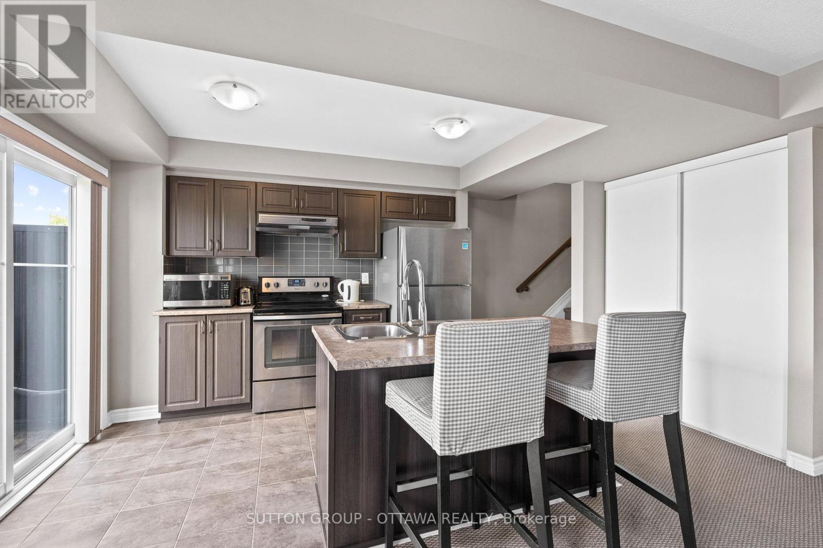 Photo 14 of 474 Clearbrook Drive, Ottawa ON