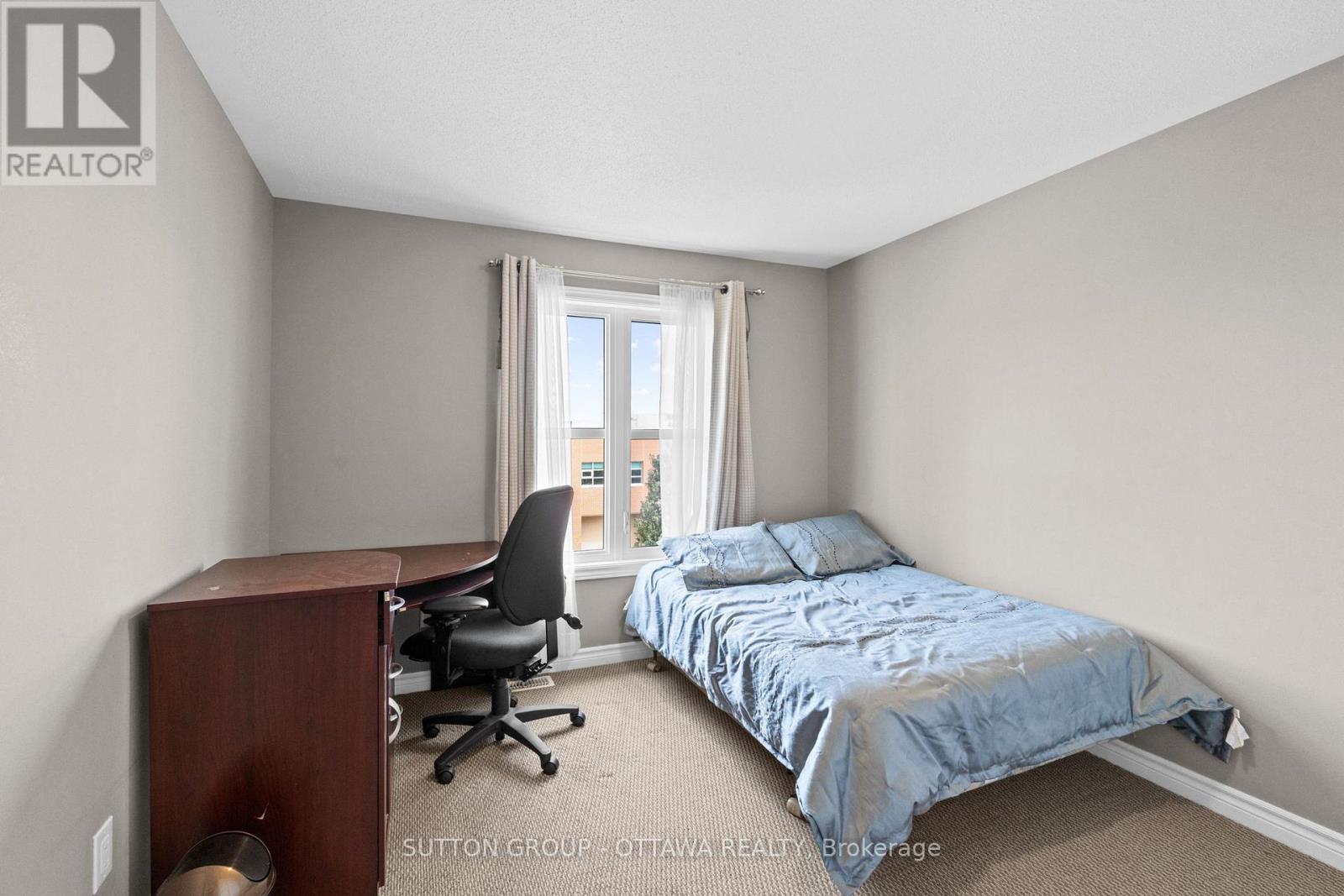 Photo 17 of 474 Clearbrook Drive, Ottawa ON