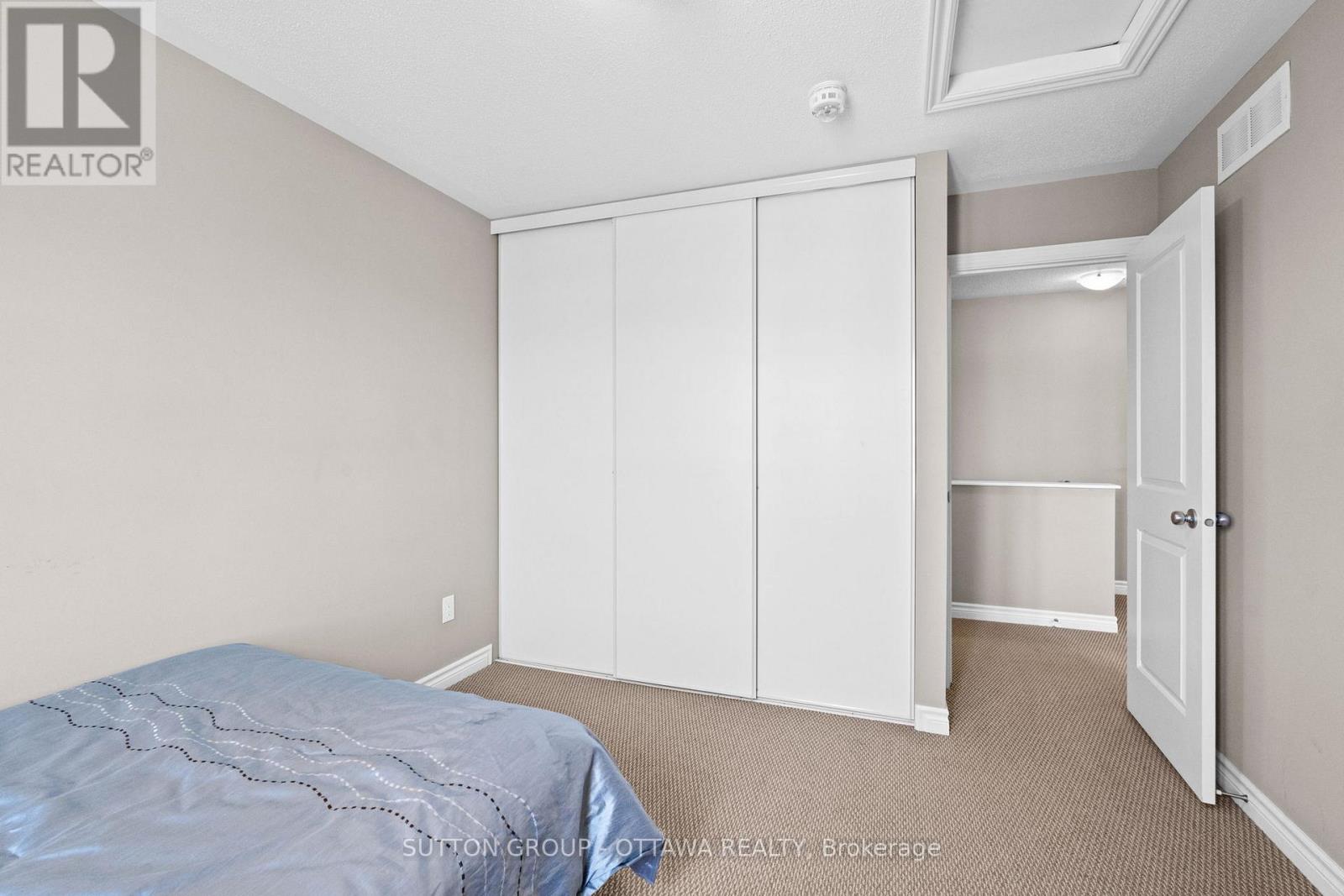 Photo 18 of 474 Clearbrook Drive, Ottawa ON