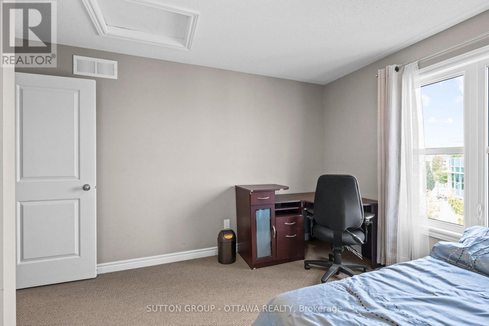 Photo 19 of 474 Clearbrook Drive, Ottawa ON