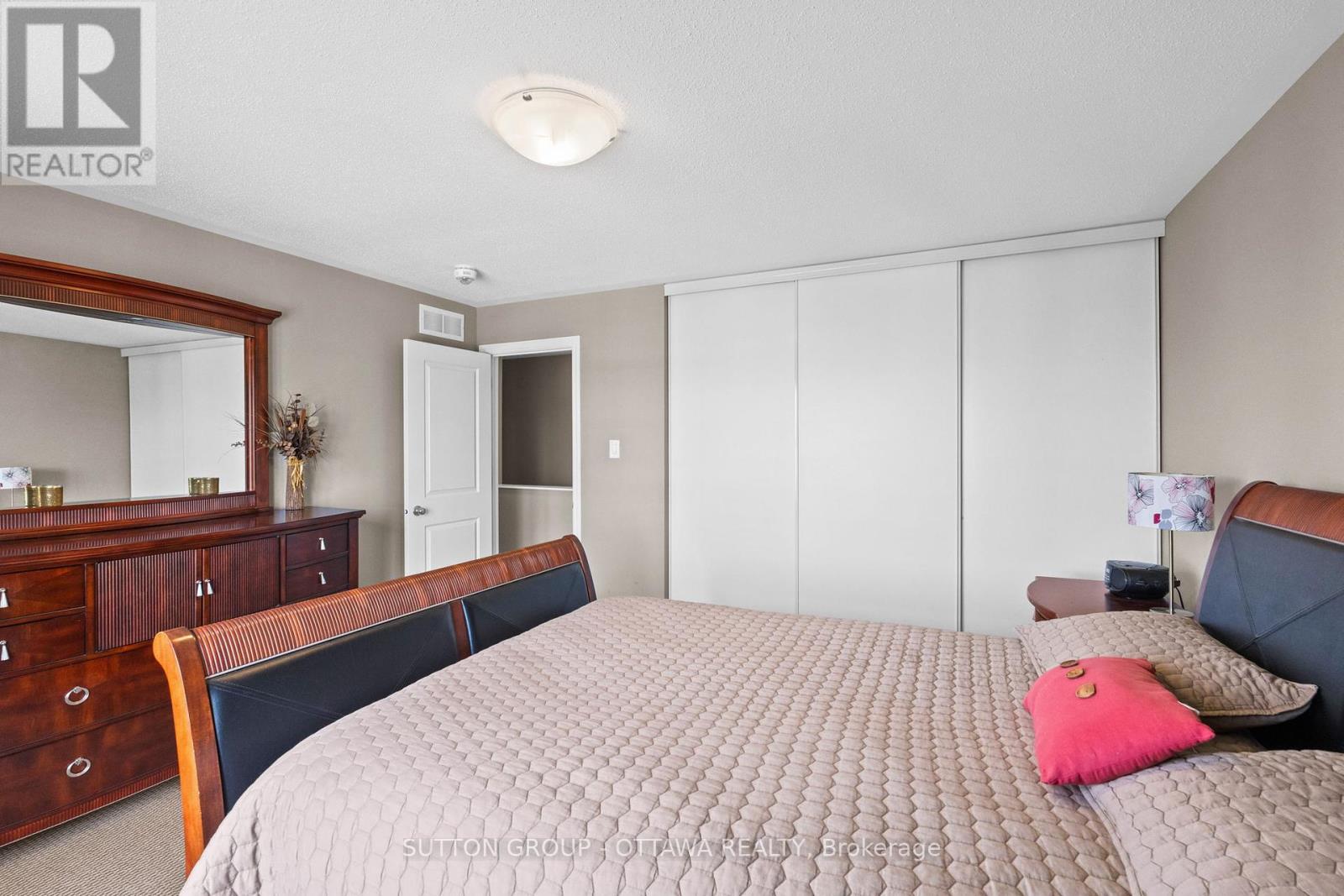 Photo 20 of 474 Clearbrook Drive, Ottawa ON