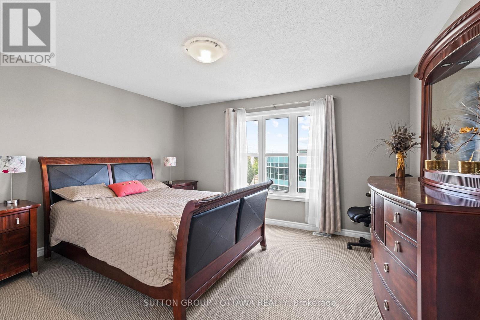 Photo 21 of 474 Clearbrook Drive, Ottawa ON