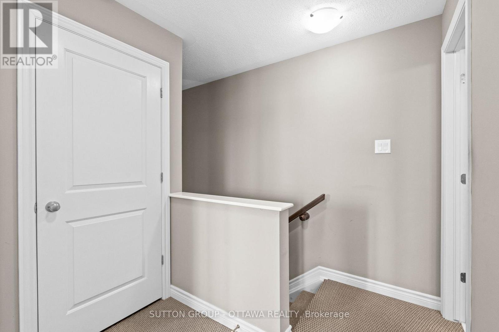 Photo 26 of 474 Clearbrook Drive, Ottawa ON