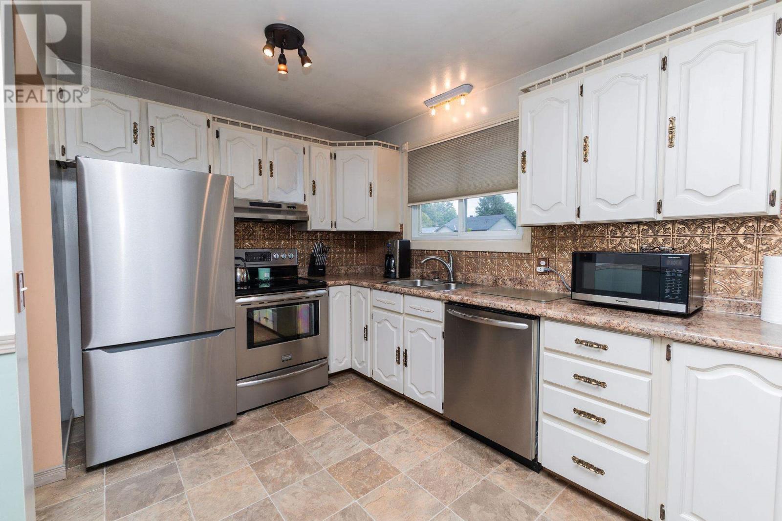 Photo 7 of 617 Boundary Rd, Sault Ste Marie ON