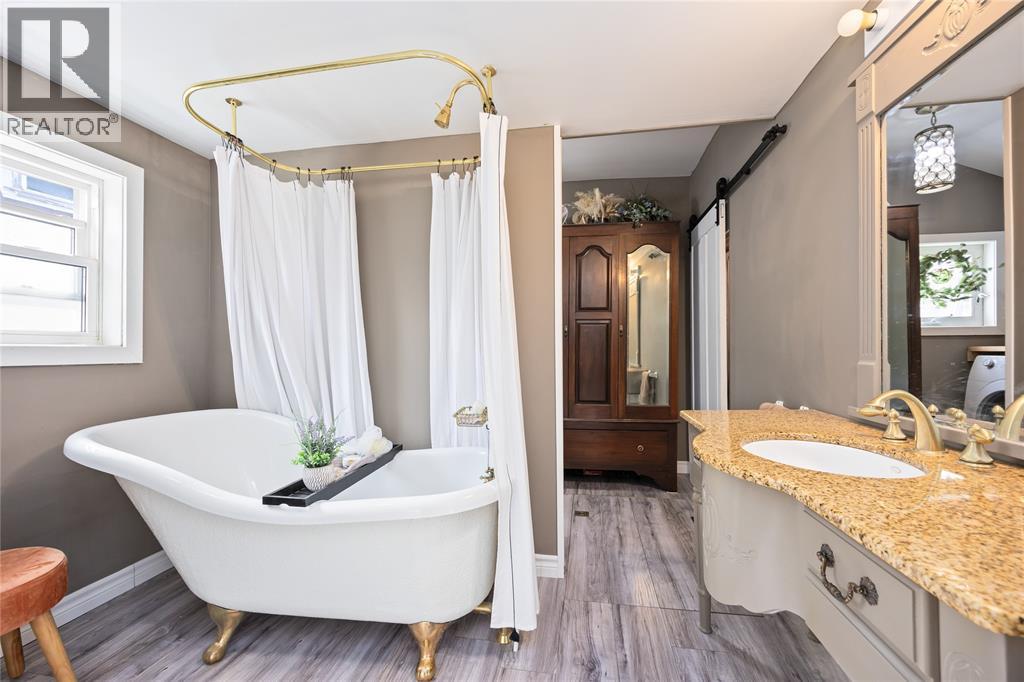 Photo 12 of 359 Maxwell Street, Sarnia ON