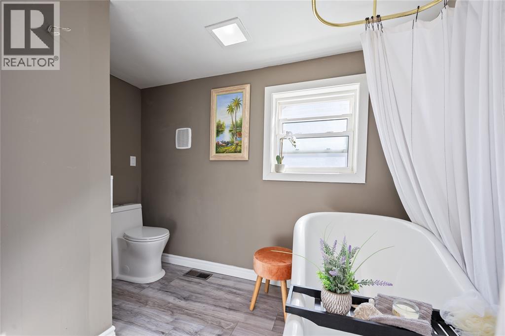 Photo 13 of 359 Maxwell Street, Sarnia ON