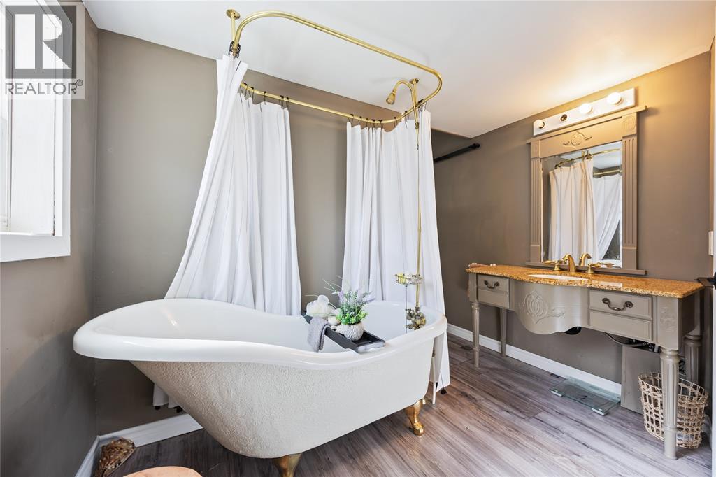 Photo 14 of 359 Maxwell Street, Sarnia ON