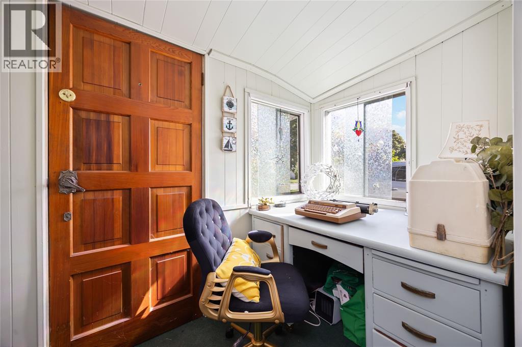 Photo 16 of 359 Maxwell Street, Sarnia ON