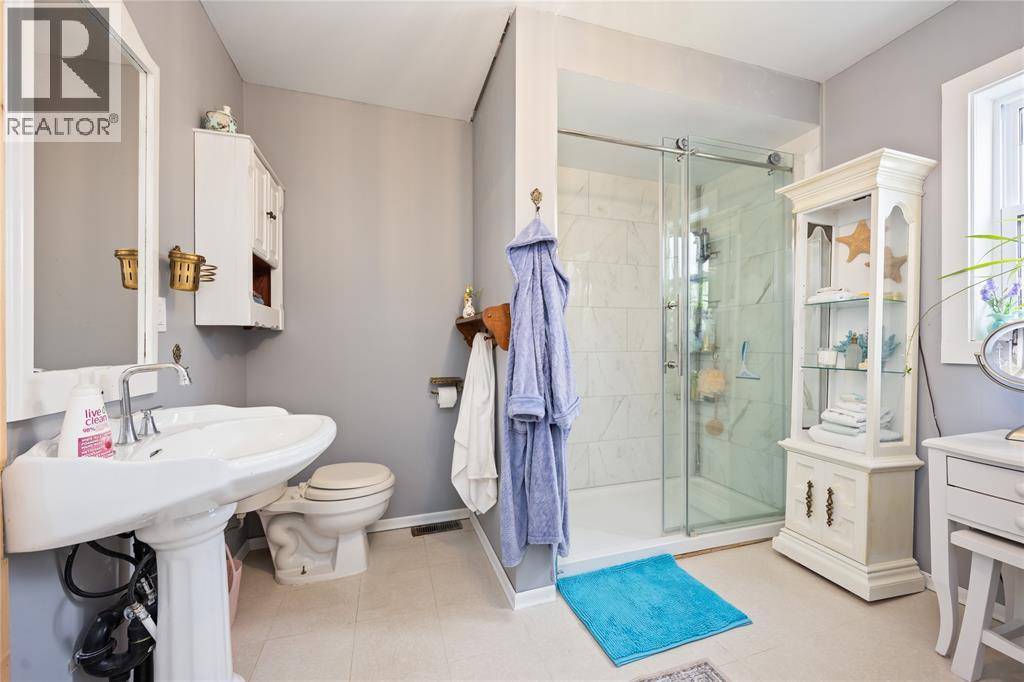 Photo 19 of 359 Maxwell Street, Sarnia ON