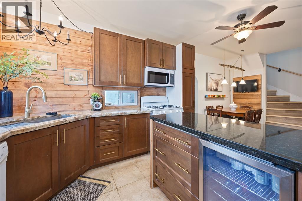 Photo 4 of 359 Maxwell Street, Sarnia ON