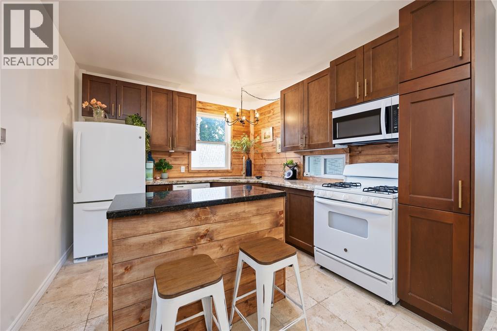 Photo 5 of 359 Maxwell Street, Sarnia ON
