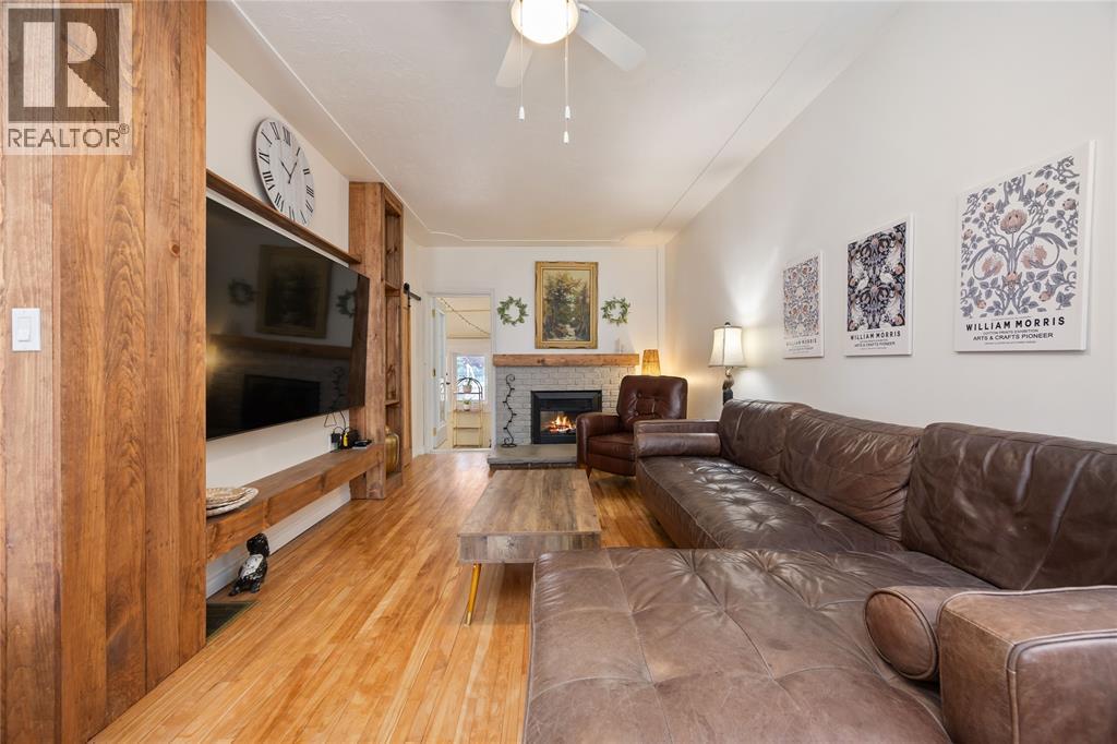 Photo 6 of 359 Maxwell Street, Sarnia ON