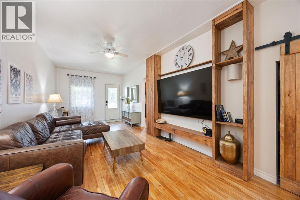 Photo 7 of 359 Maxwell Street, Sarnia ON