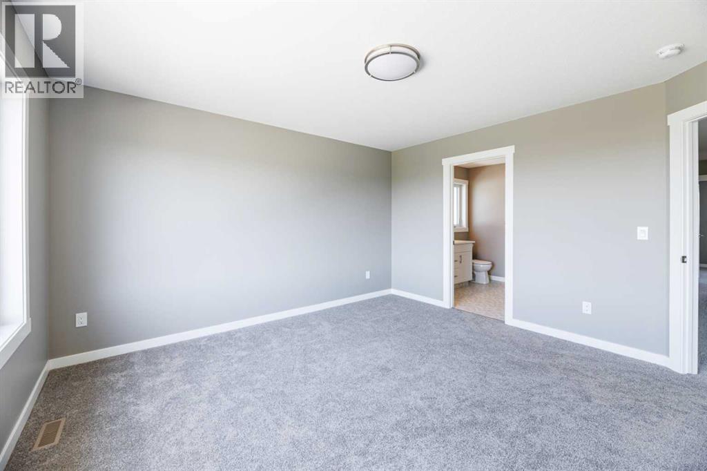 Single Family House for Sale in  Emmett Crescent Evergreen Red Deer 