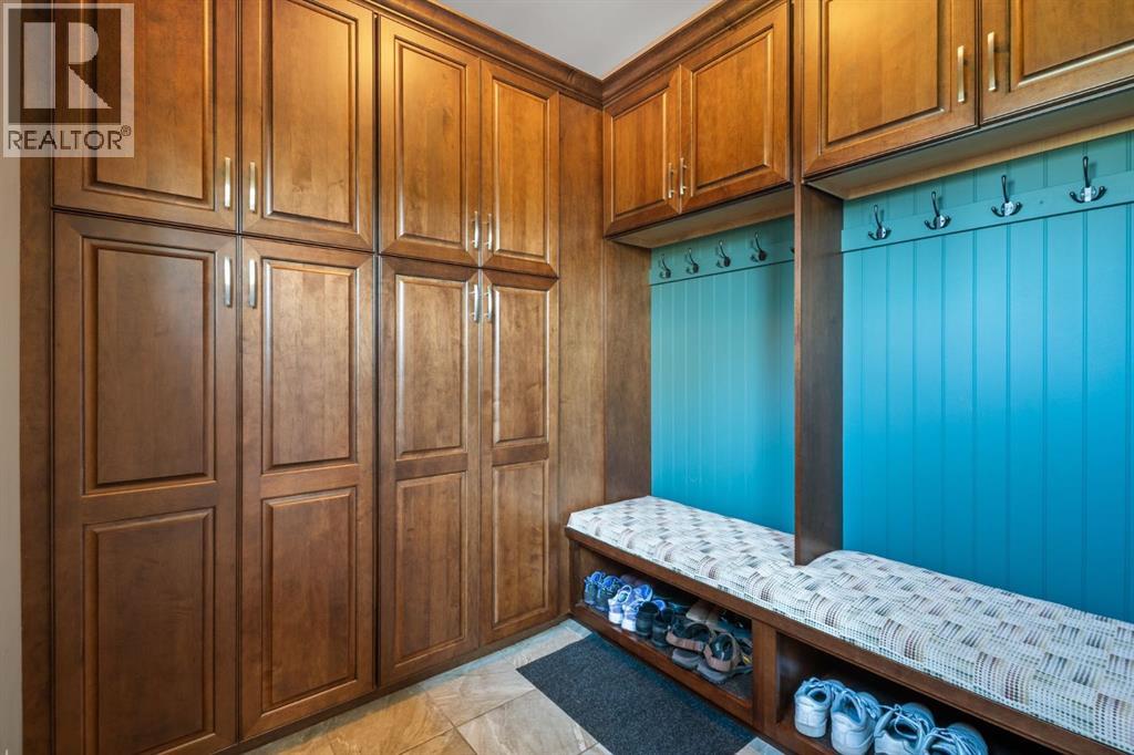 Photo 32 of 50 Glenfield Road Sw, Calgary AB
