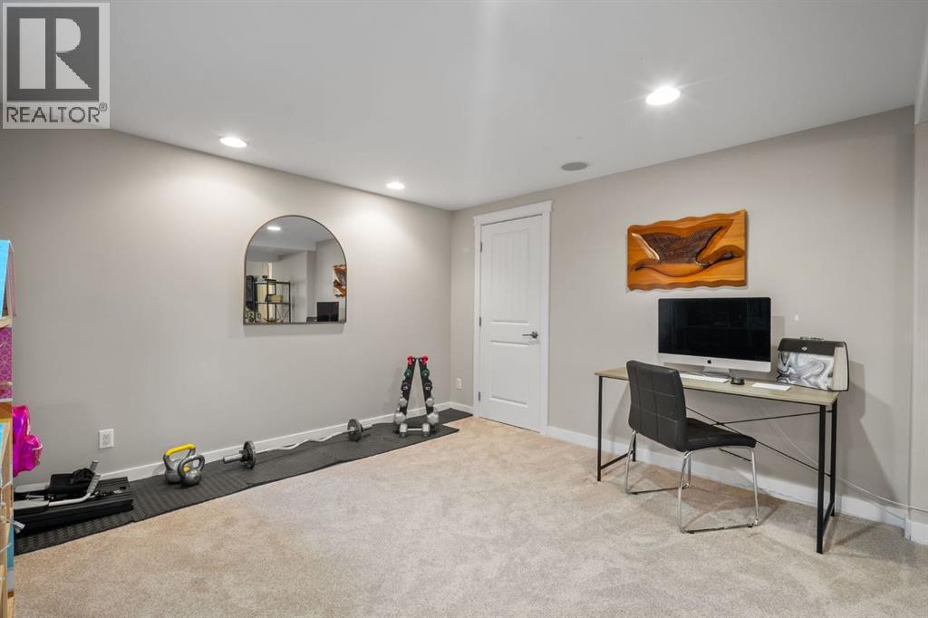 Photo 34 of 50 Glenfield Road Sw, Calgary AB