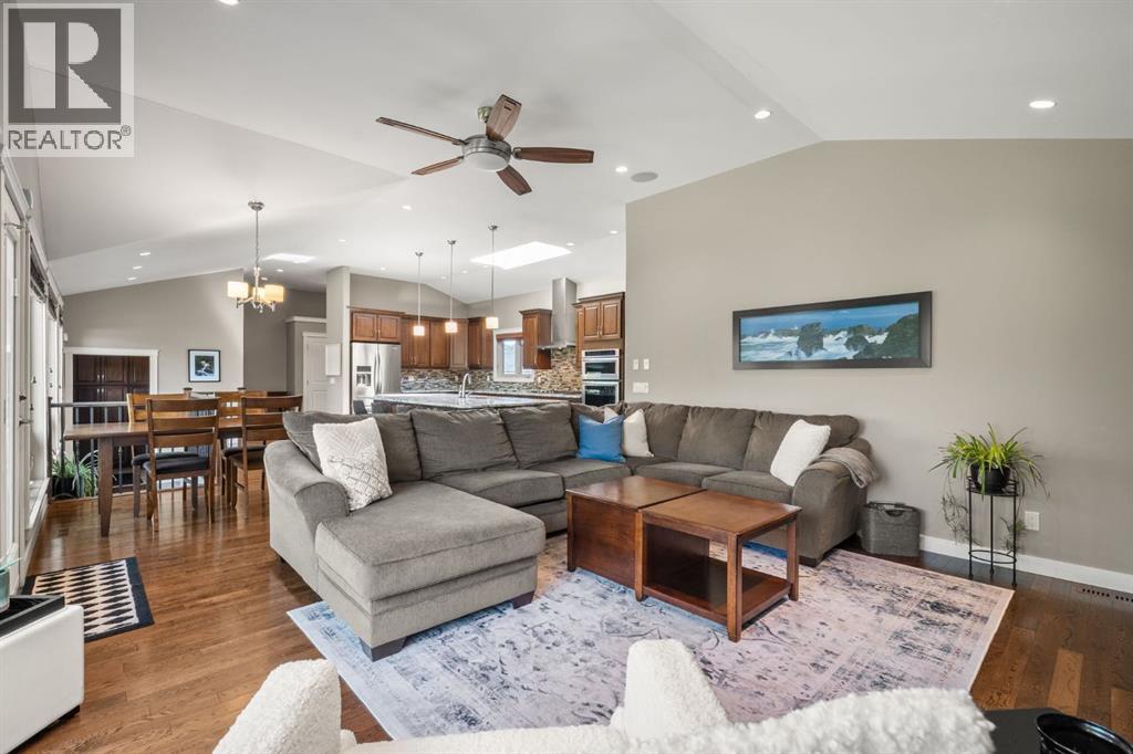 Photo 16 of 50 Glenfield Road Sw, Calgary AB