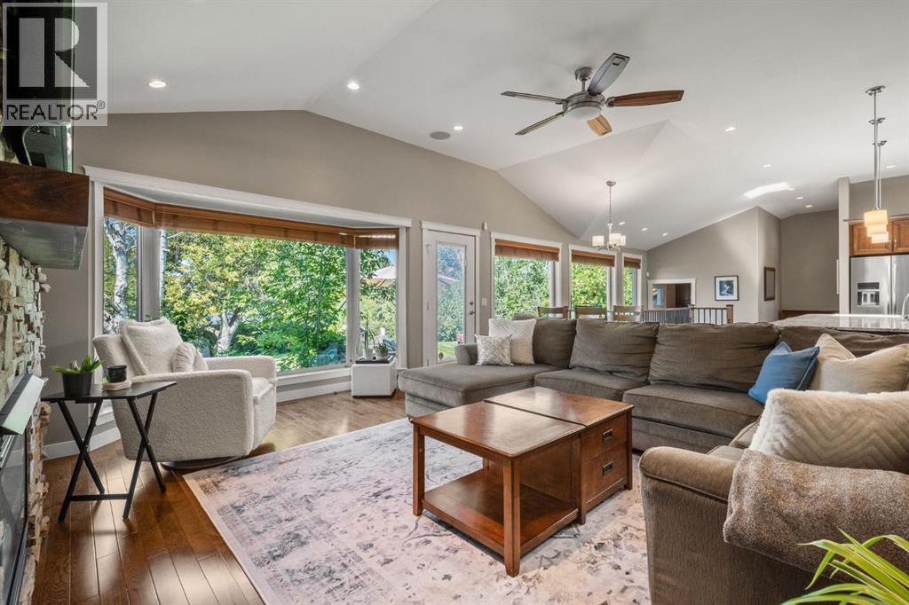 Photo 15 of 50 Glenfield Road Sw, Calgary AB
