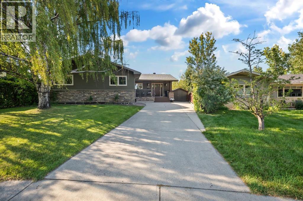 Photo 2 of 50 Glenfield Road Sw, Calgary AB