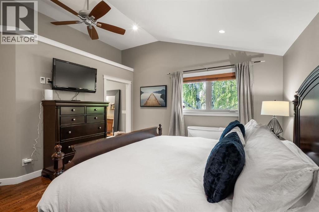 Photo 22 of 50 Glenfield Road Sw, Calgary AB