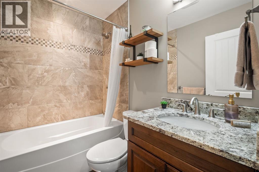 Photo 18 of 50 Glenfield Road Sw, Calgary AB