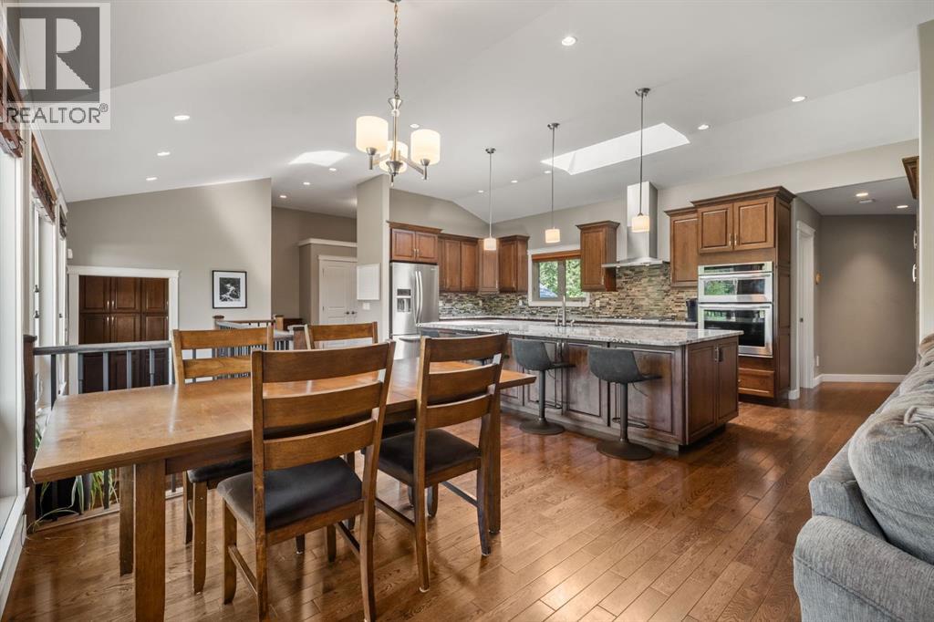 Photo 10 of 50 Glenfield Road Sw, Calgary AB