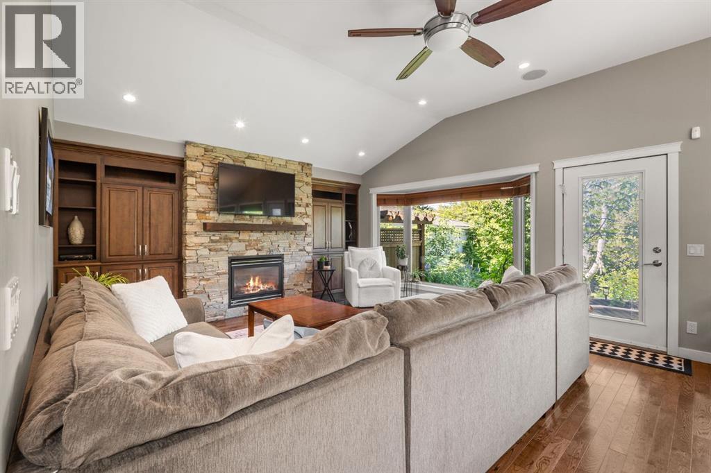 Photo 12 of 50 Glenfield Road Sw, Calgary AB