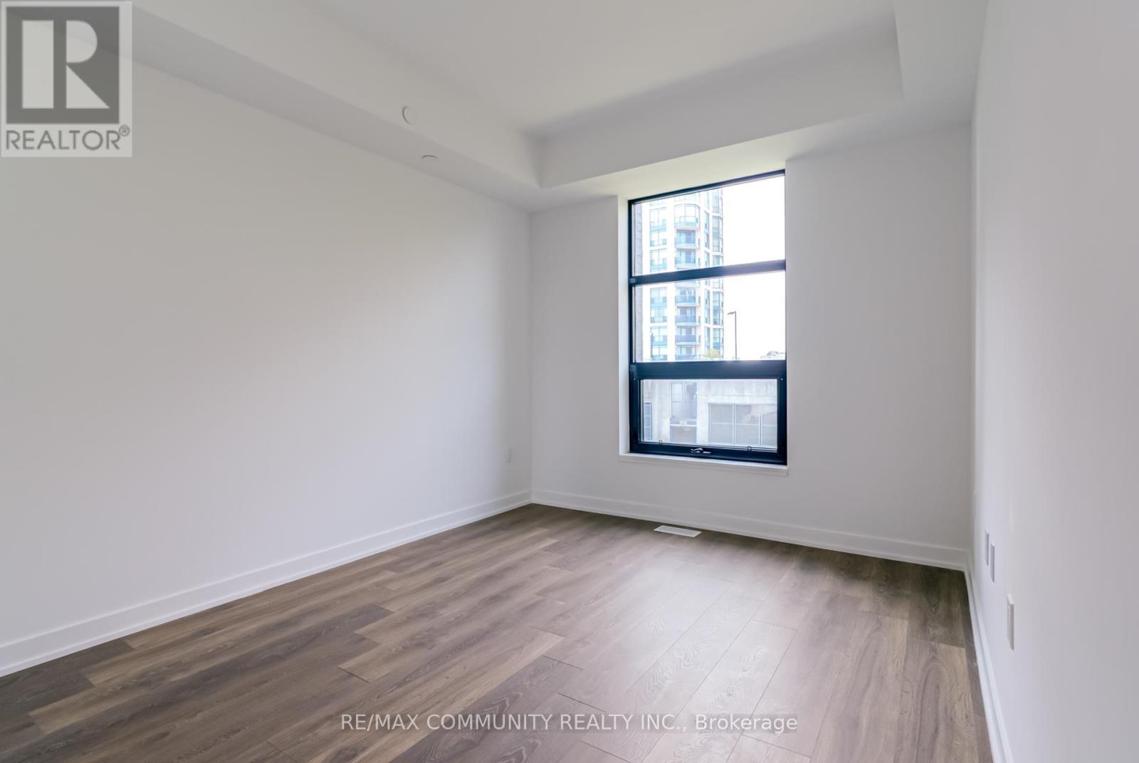 Photo 21 of 190 1608 Charles Street, Whitby ON