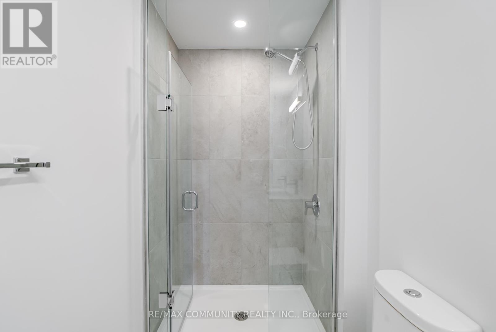 Photo 26 of 190 1608 Charles Street, Whitby ON