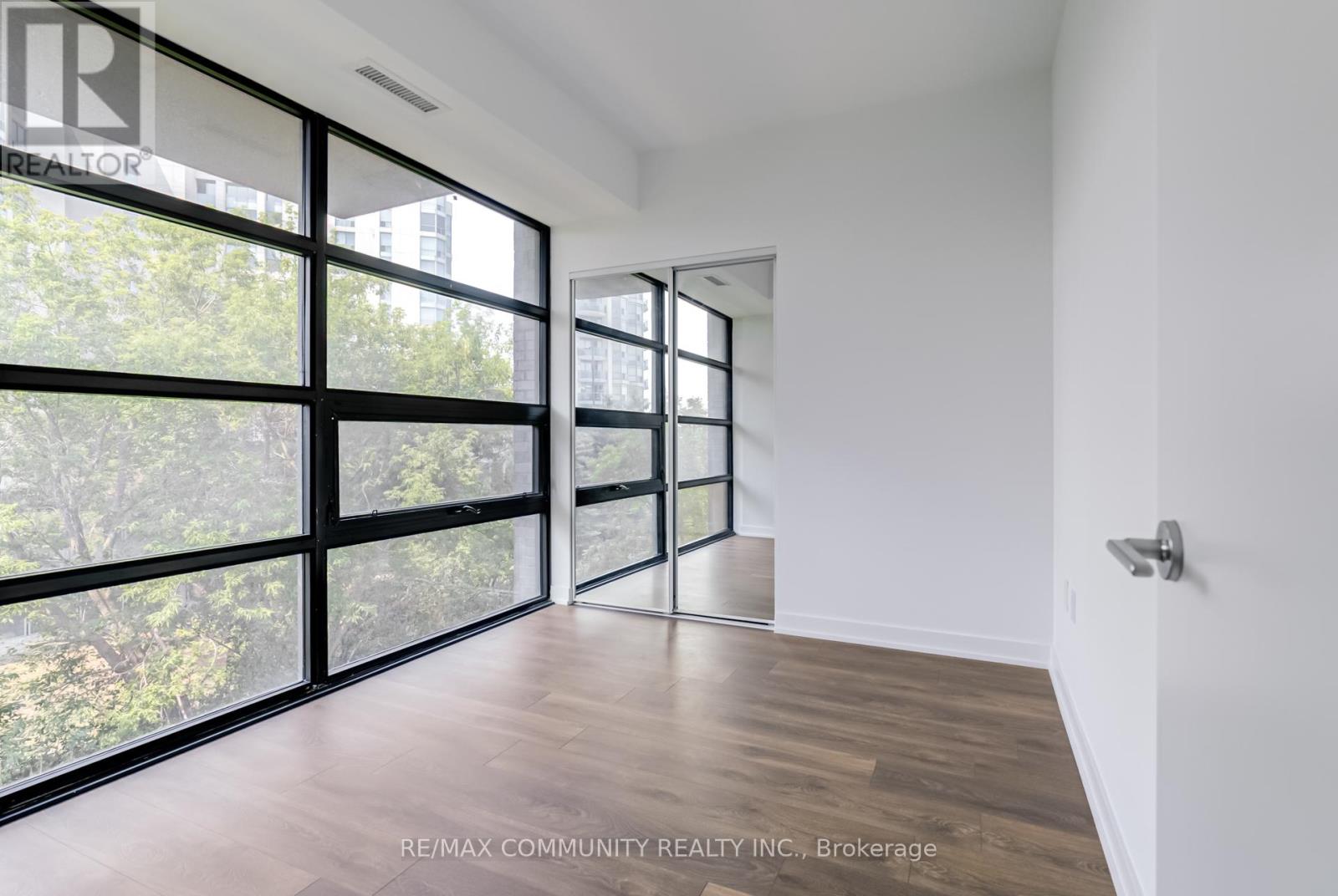 Photo 28 of 190 1608 Charles Street, Whitby ON