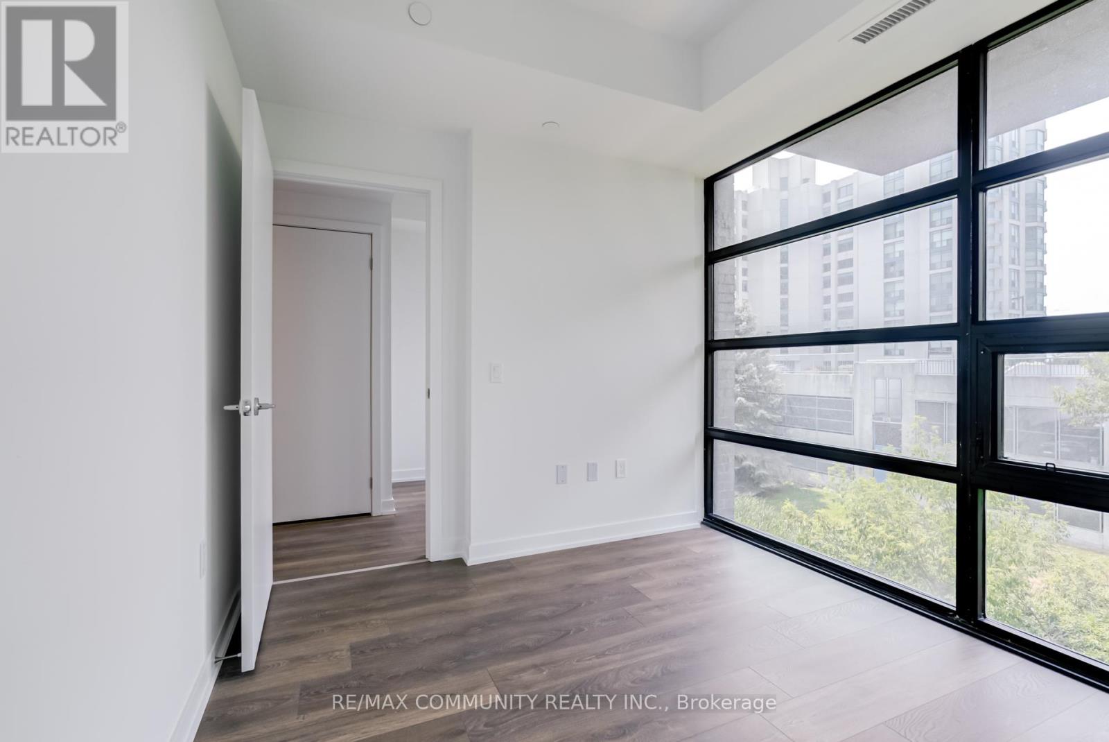 Photo 29 of 190 1608 Charles Street, Whitby ON