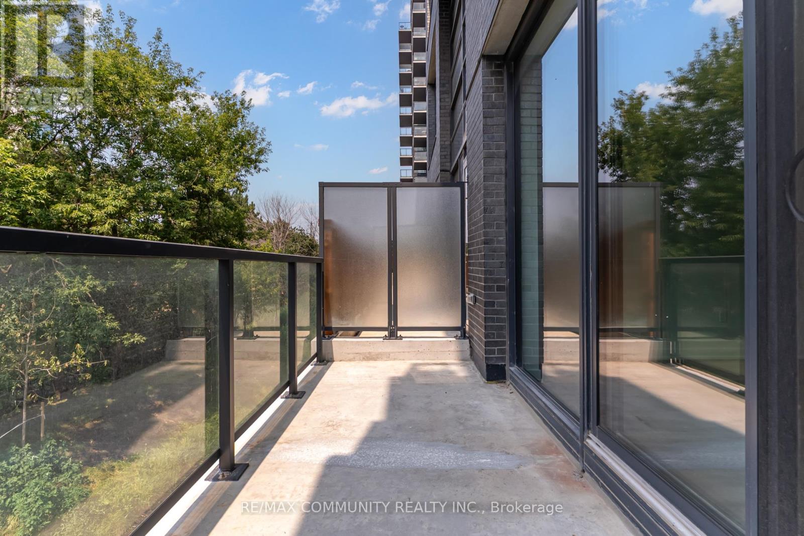 Photo 35 of 190 1608 Charles Street, Whitby ON