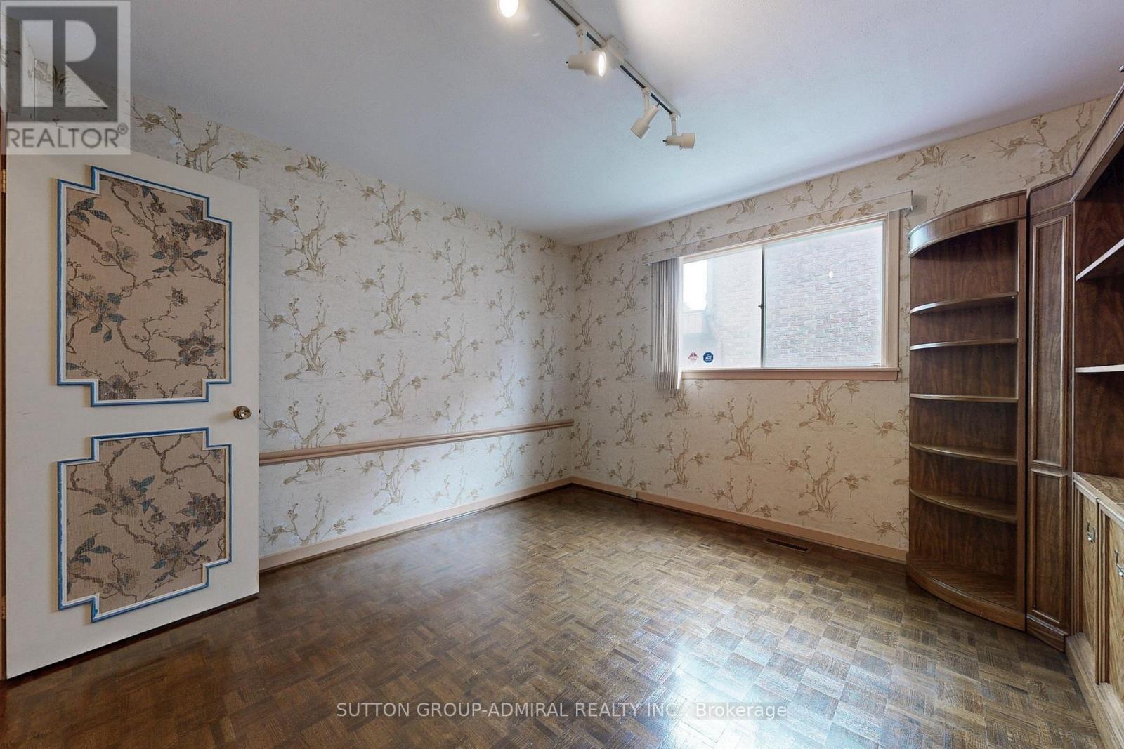Photo 24 of 35 Nevada Avenue, Toronto ON
