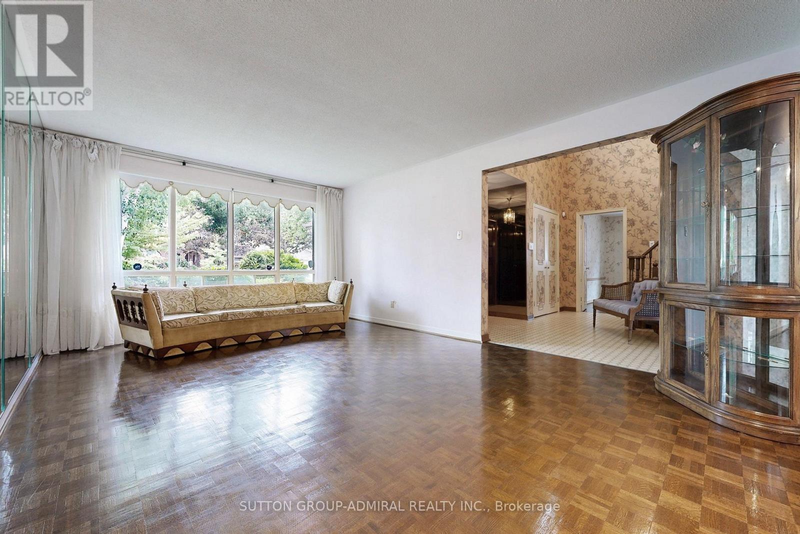 Photo 7 of 35 Nevada Avenue, Toronto ON