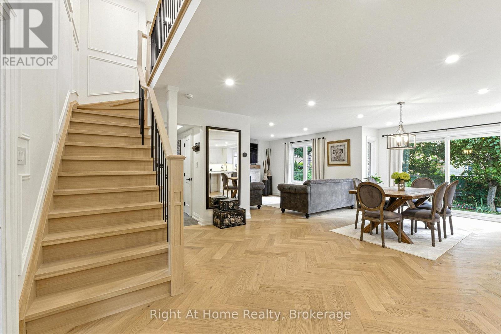 Photo 20 of 230 Poole Drive, Oakville ON