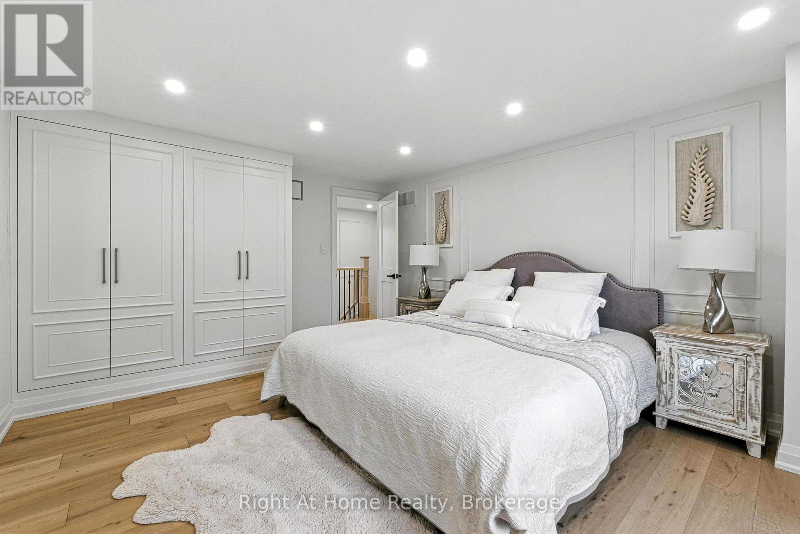 Photo 31 of 230 Poole Drive, Oakville ON