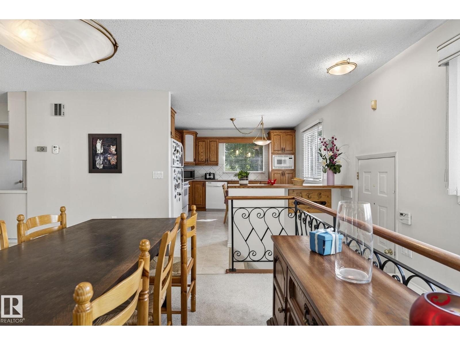Photo 10 of 9319 74 St Nw, Edmonton AB