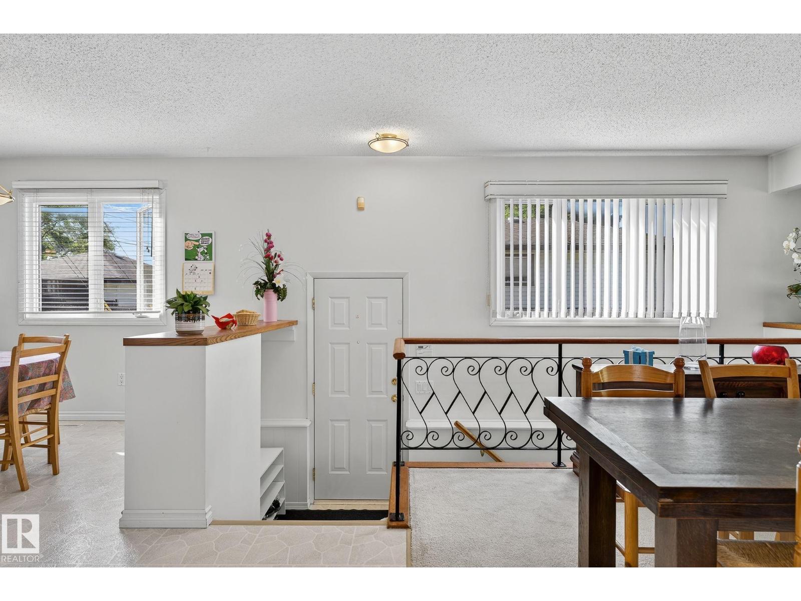 Photo 11 of 9319 74 St Nw, Edmonton AB