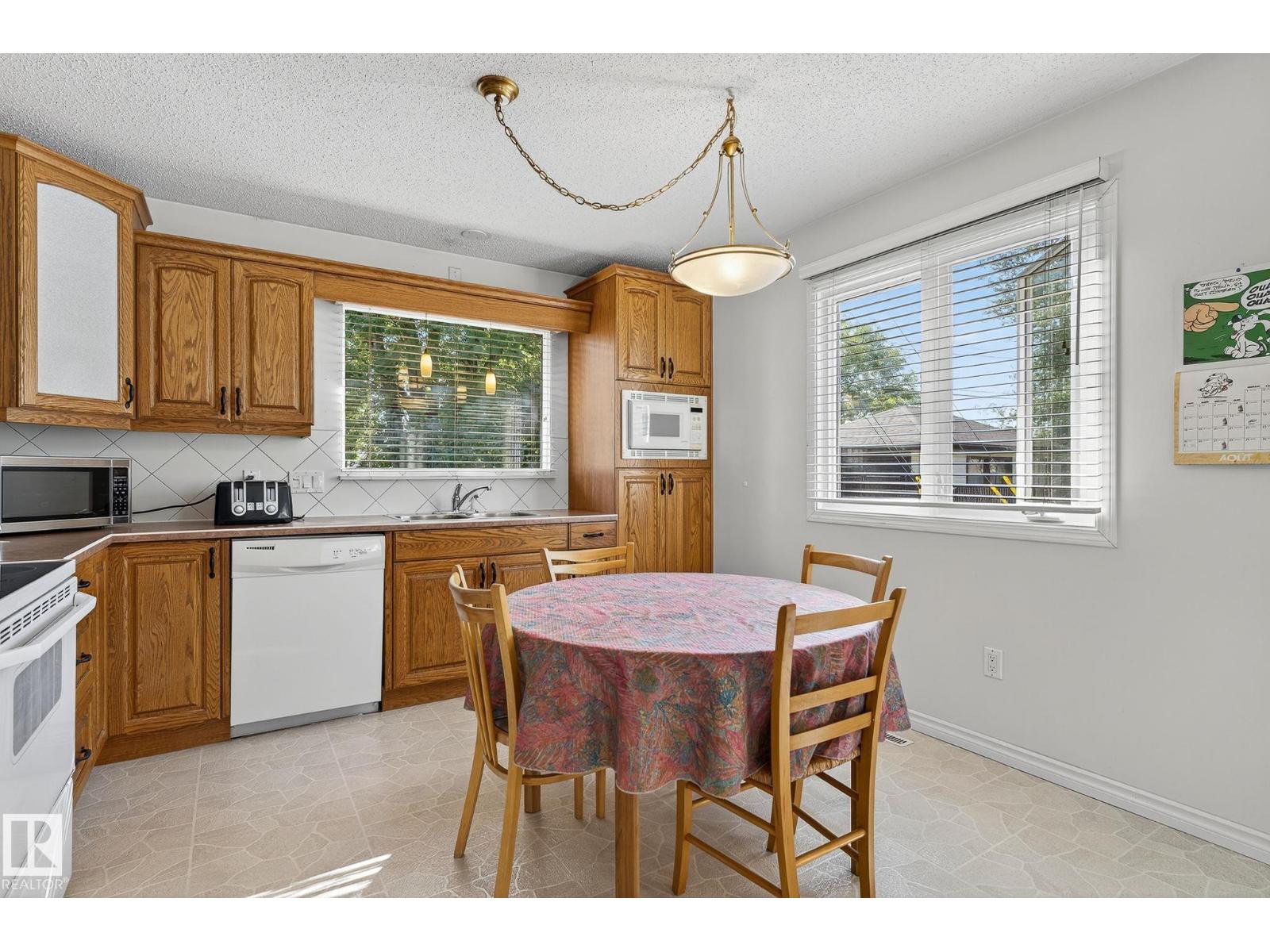 Photo 13 of 9319 74 St Nw, Edmonton AB