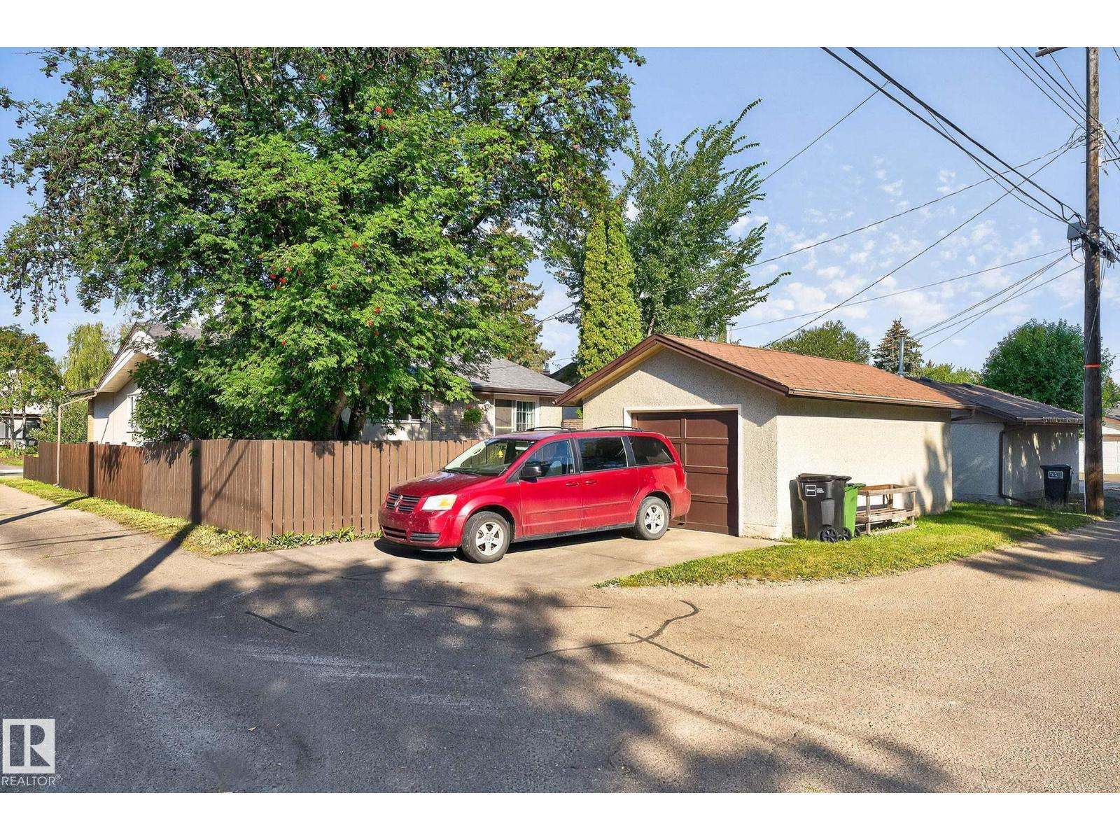 Photo 41 of 9319 74 St Nw, Edmonton AB