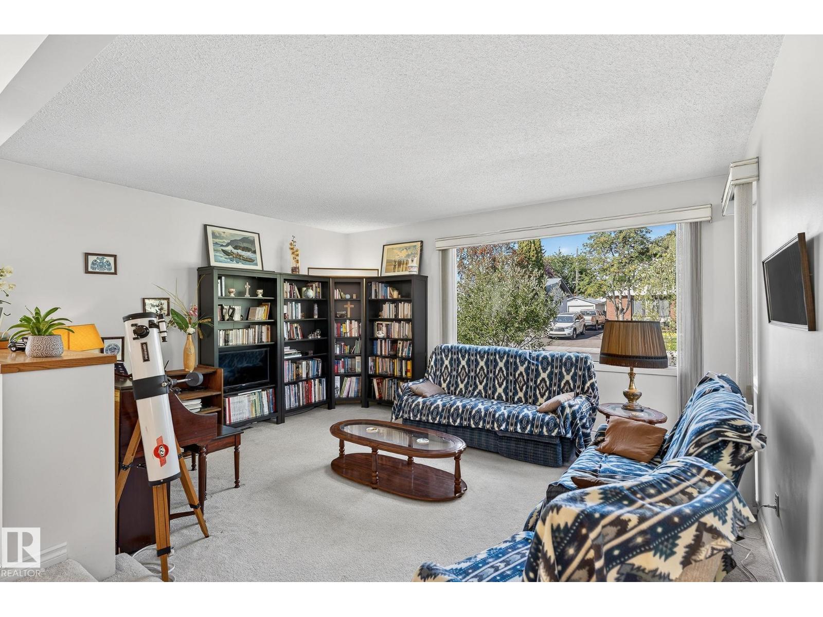 Photo 5 of 9319 74 St Nw, Edmonton AB