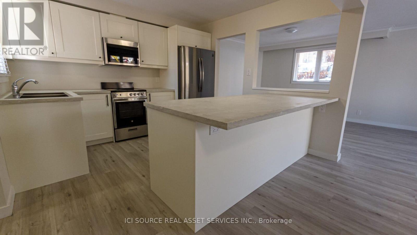 Photo 10 of A 200 John Street W, Bradford West Gwillimbury ON