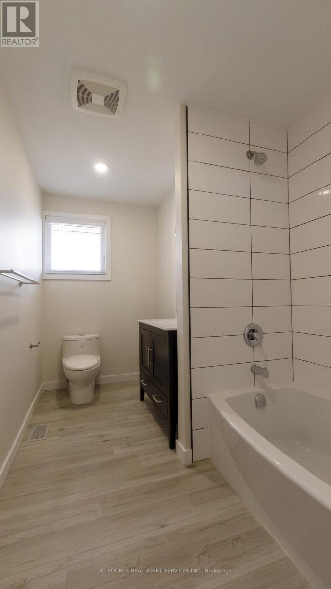 Photo 4 of A 200 John Street W, Bradford West Gwillimbury ON