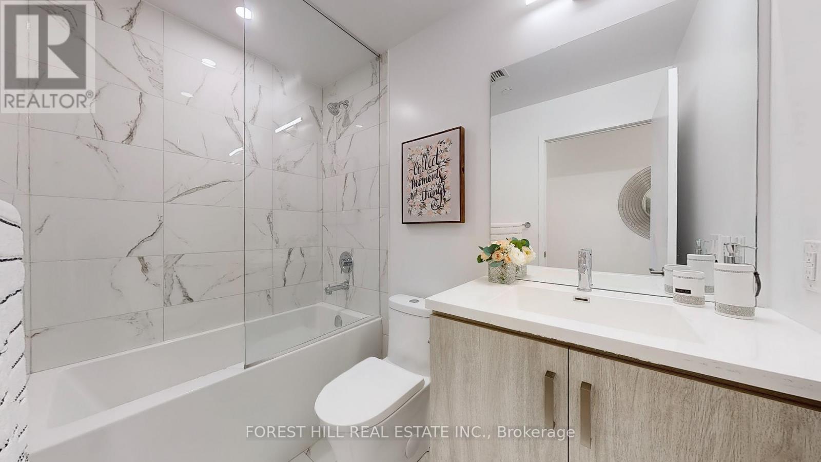 Photo 18 of 818 38 Honeycrisp Crescent, Vaughan ON
